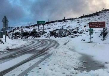 La nieve obliga al uso de cadenas en varios tramos de carreteras de Burgos