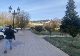 Gente paseando por el centro de Burgos