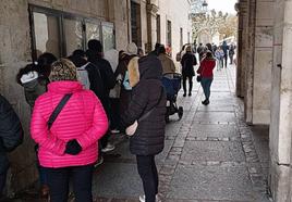 Las colas en el servicio de Estadística se generan todos los días.