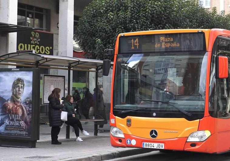 Autobús urbano en la plaza España.