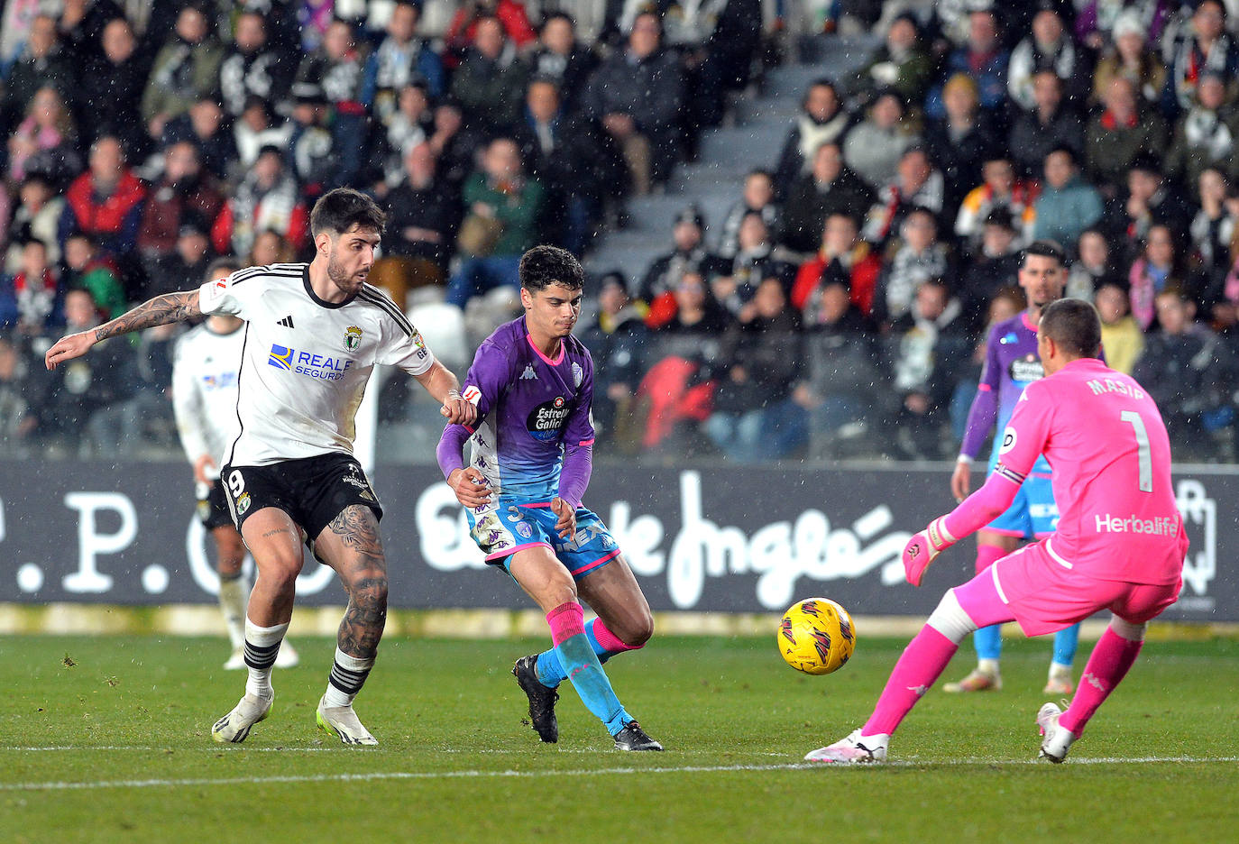 La victoria del Burgos CF en el derbi castellano, en imágenes