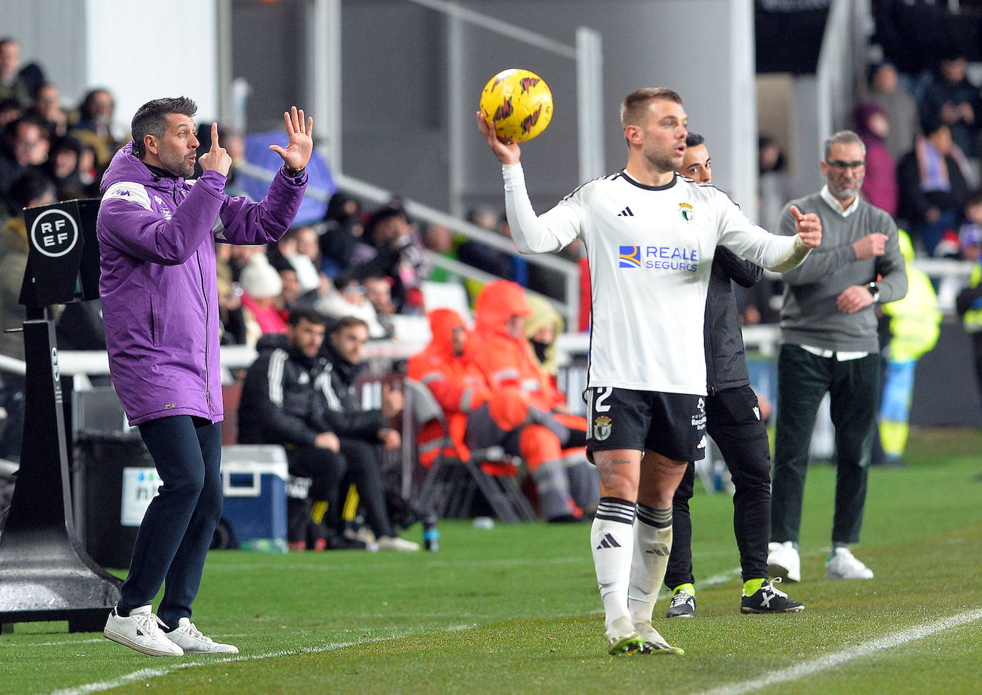 La victoria del Burgos CF en el derbi castellano, en imágenes