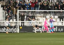 Ander Martin marca el tanto de la victoria del Burgos CF en el derbi castellano ante el Real Valladolid
