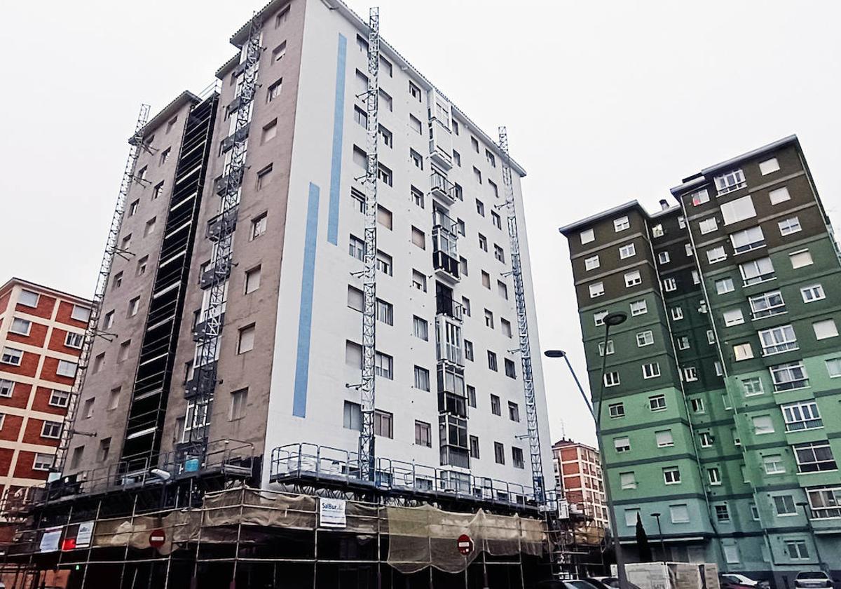 Fachadas de varios edificios de la ciudad de Burgos.