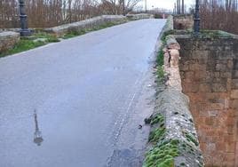 El puente medieval de Roa afectado por el accidente
