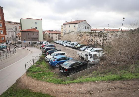 El Ayuntamiento estudia la viabilidad de levantar un aparcamiento subterráneo en Las Corazas.