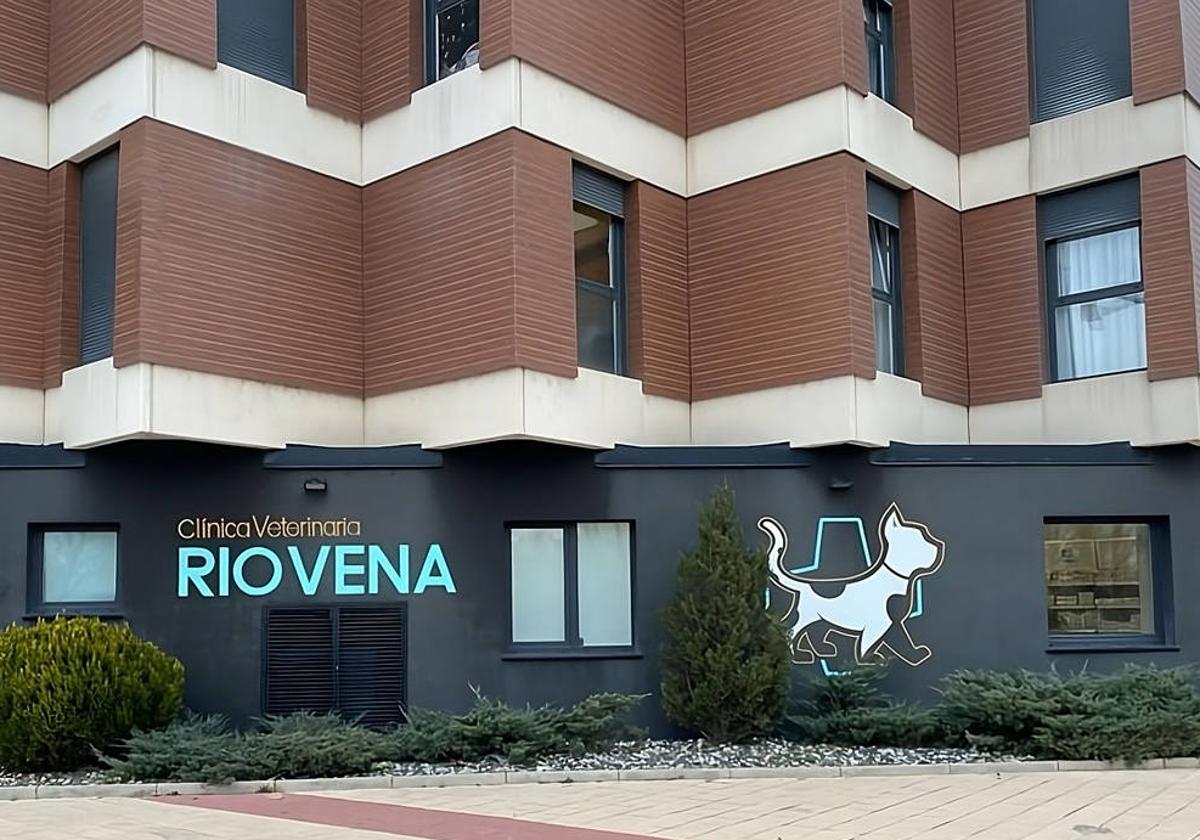 Fachada de la Clínica Veterinaria Río Vena.