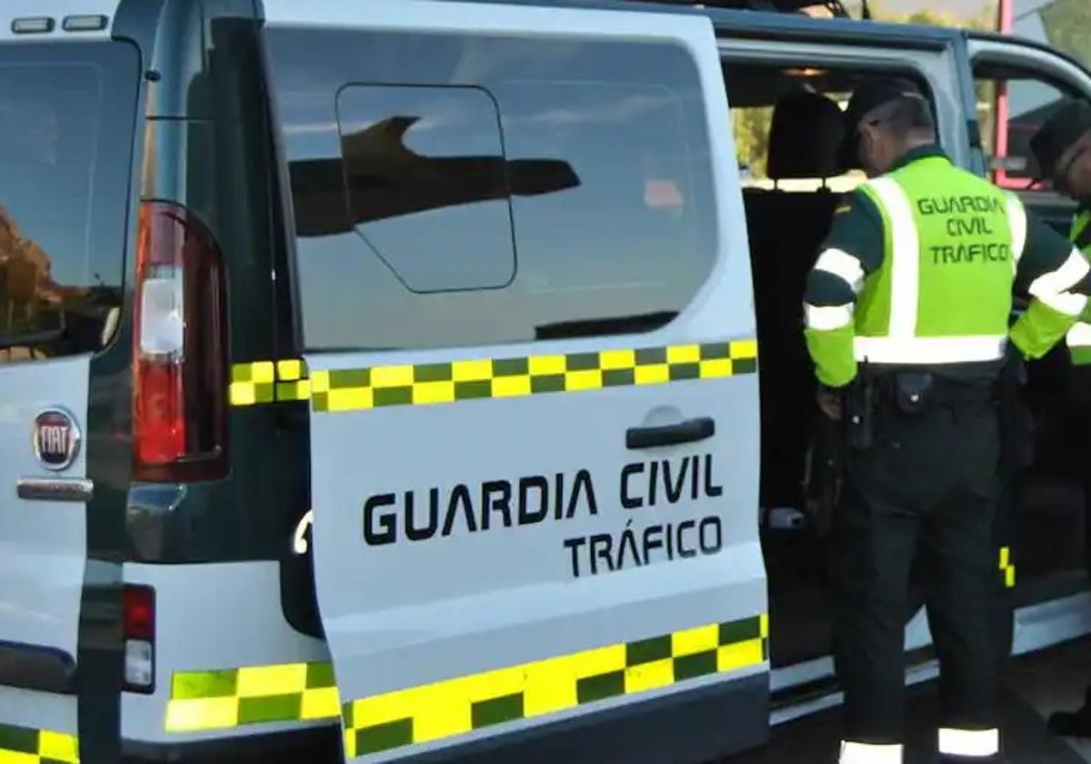 Imagen de archivo de un control de la Guardia Civil de Tráfico.