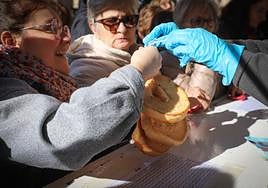 Reparto de panecillos de San Lesmes.