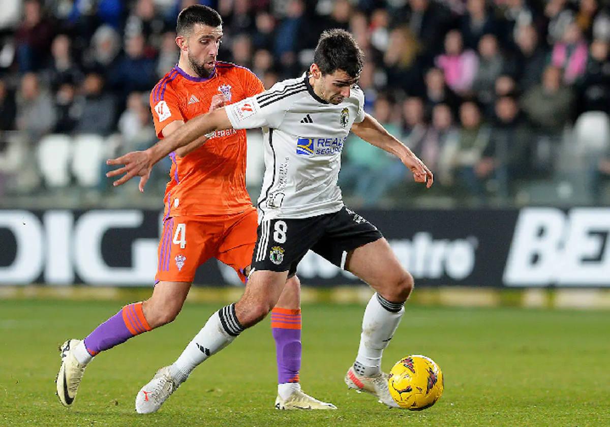 Ander Martín en un encuentro con el Burgos CF.