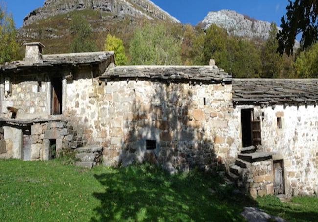 Cabañas pasiegas a la venta en la provincia de Burgos.