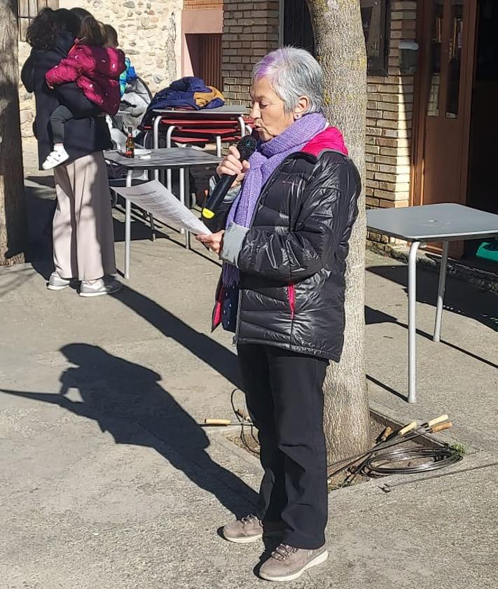 Imagen secundaria 2 - Actividades en el pueblo para celebrar este día en unión. 