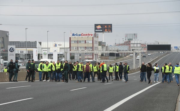El segundo día de protestas con tractores en Burgos, en imágenes