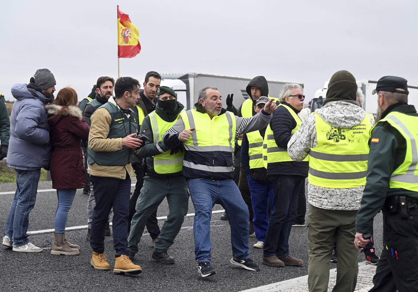 El segundo día de protestas con tractores en Burgos, en imágenes