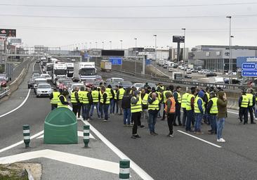 Los cortes de carretera se repiten por tercer día en Burgos