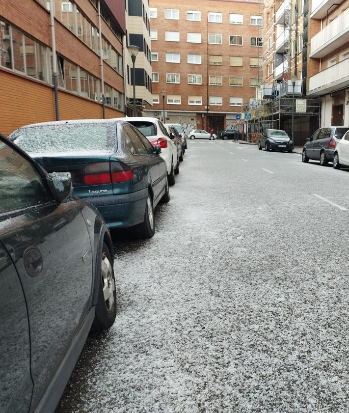 Imagen secundaria 2 - Una fuerte granizada sorprende a Burgos este sábado