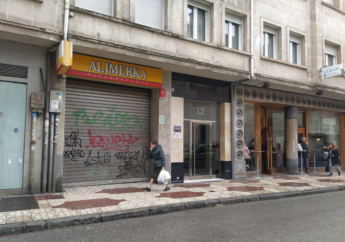 El supermercado Alimerka de la calle Miranda de Burgos está cerrado.