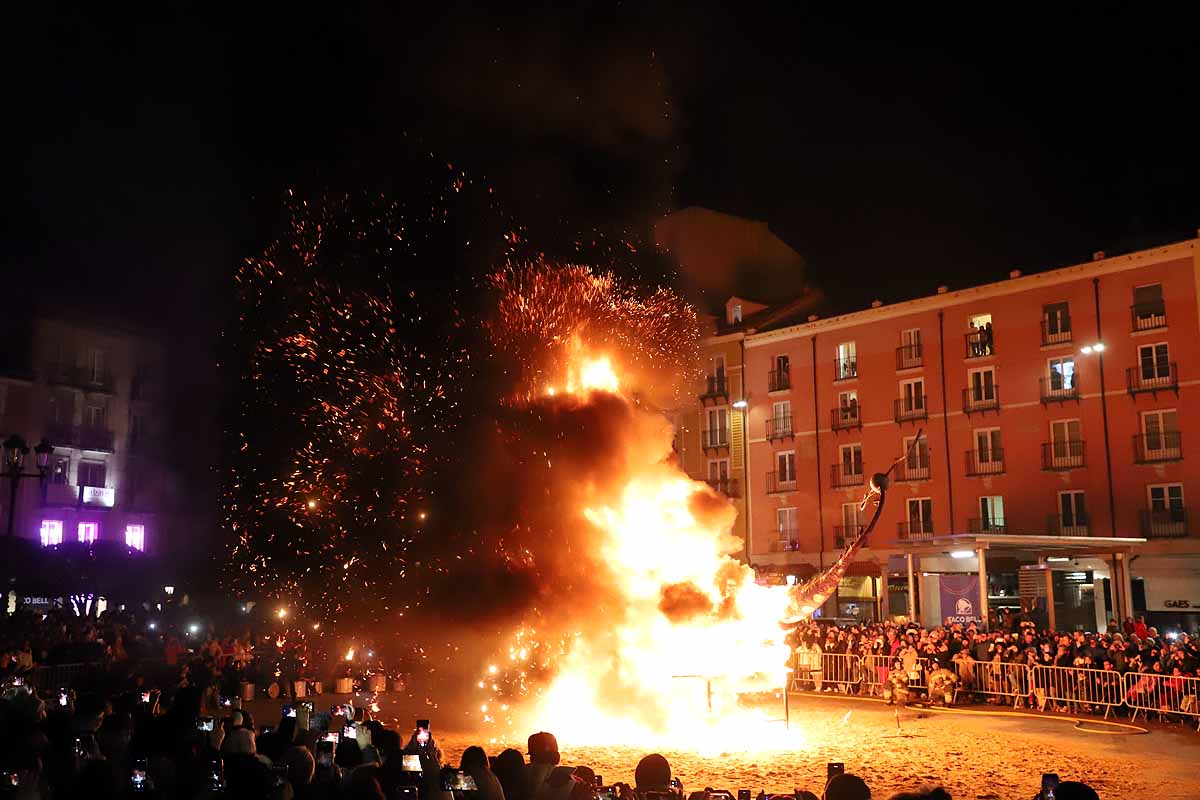 El entierro de la sardina en el Carnaval de Burgos, en imágenes