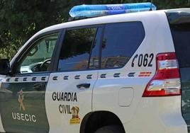 La Guardia Civil investiga a un miembro como autor de un delito de hurto.