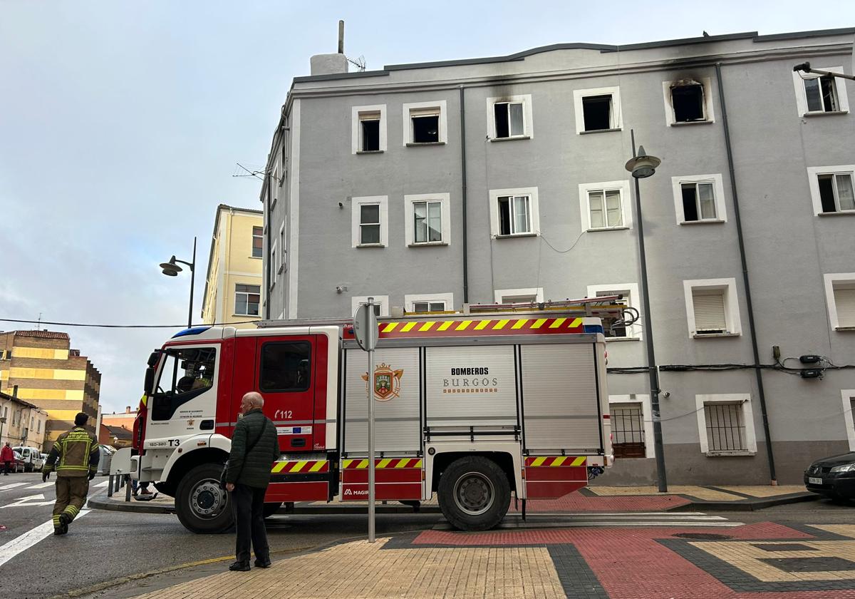 Un herido grave y ocho de diversa consideración en un incendio en Burgos