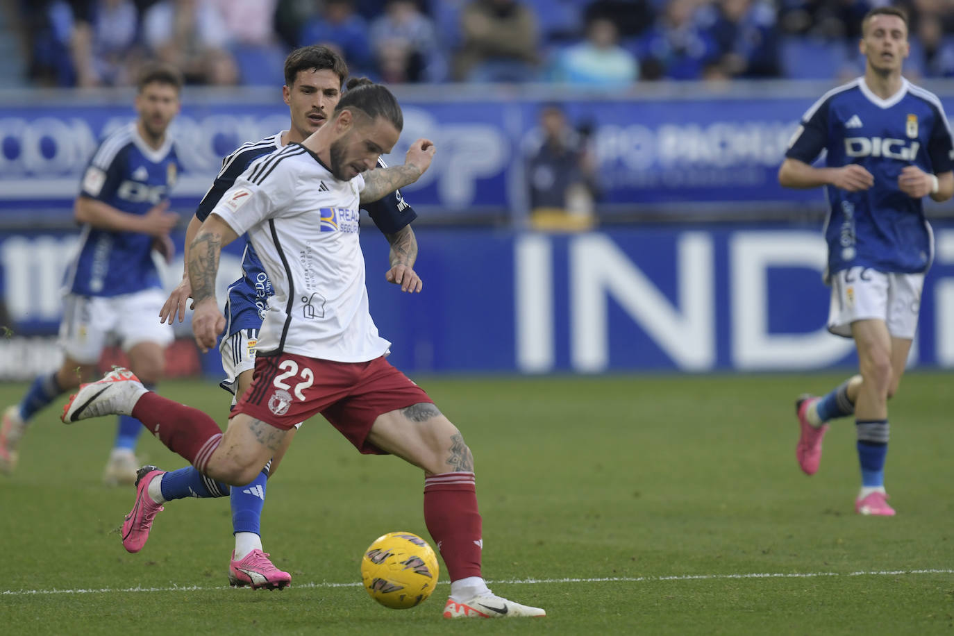 El Burgos CF cae con estrépito ante el Real Oviedo