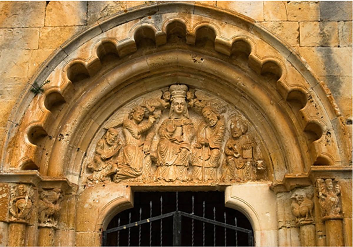 Imagen principal - En la imagen superior, iglesia Gredilla de Sedano; templo escalada e iglesia de Moradillo de Sedano.