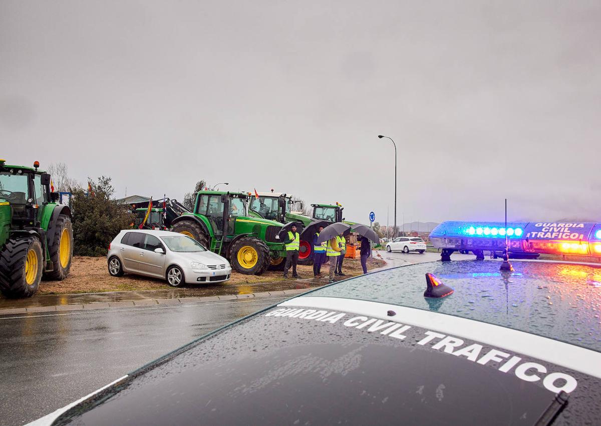 Imagen secundaria 1 - Protestas agrarias en Miranda de Ebro.