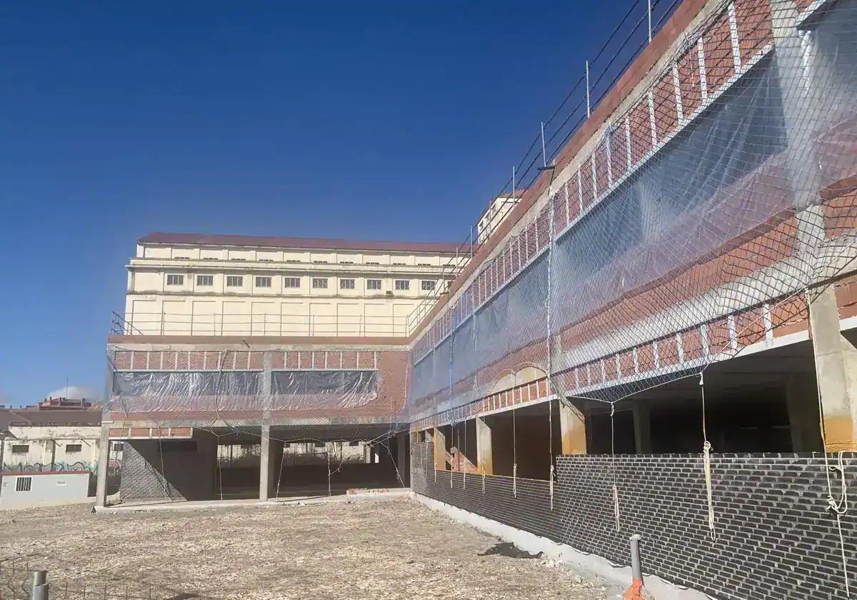 La construcción del nuevo centro de salud de Burgos continúa inconclusa.