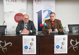 Presentación de las jornadas por presidente del Colegio de Médicos de Burgos, Joaquín Fernández de Valderrama, (dcha.) junto al vicepresidente del Combu, José Herrero.
