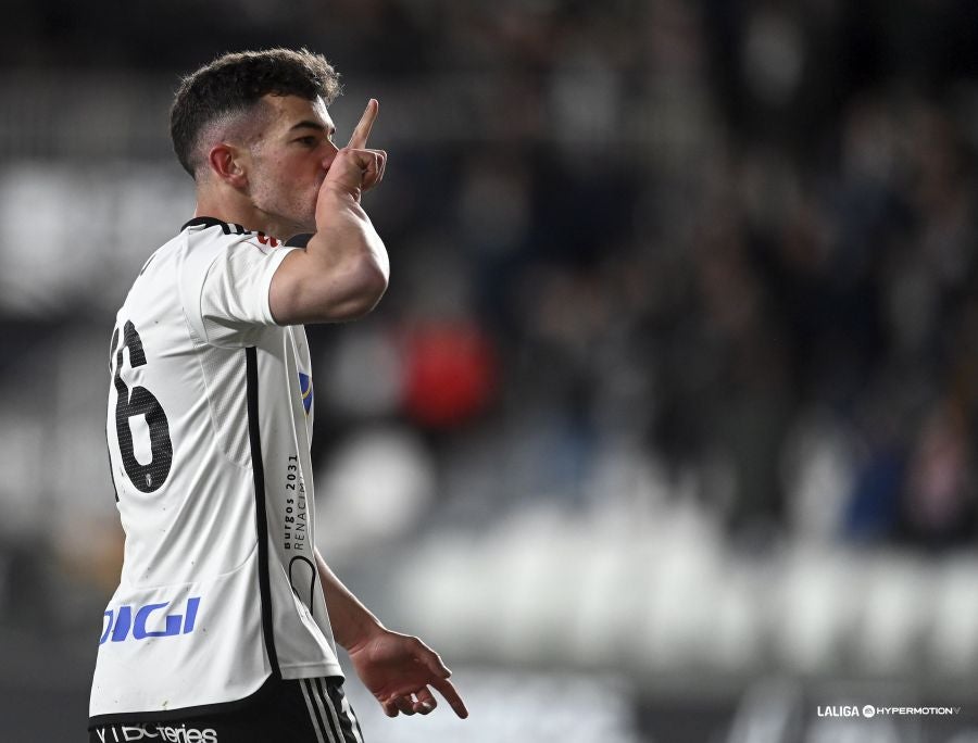 Curro celebra el primero de sus goles