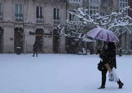 Imagen de archivo de una nevada en Burgos.