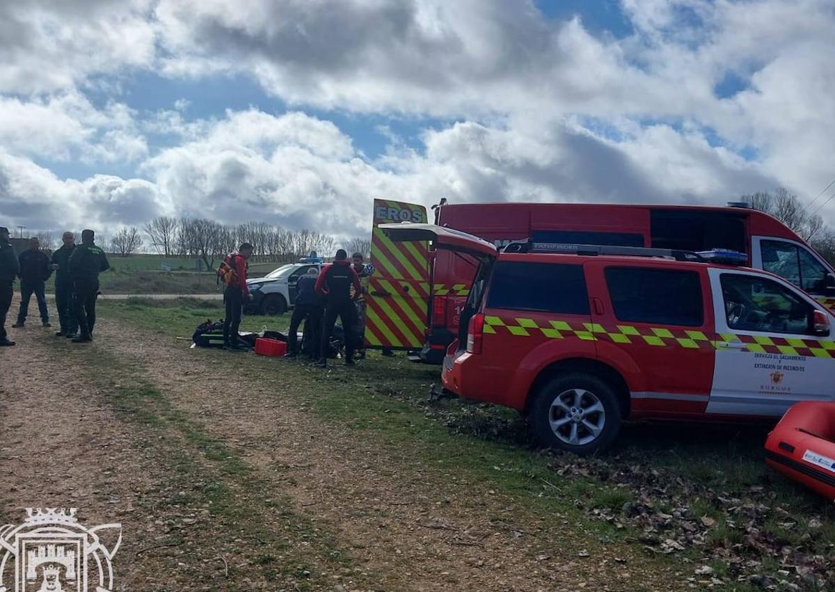 Imagen secundaria 1 - Actuación de los Bomberos de Burgos en el río Arlanza en la búsqueda del hombre desaparecido. 