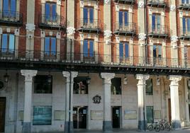 Entrada al Ayuntamiento de Burgos.