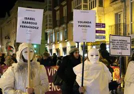 La manifestación ha puesto nombre a las asesinadas por la violencia de género en Burgos.