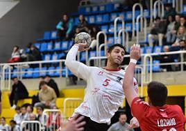 El UBU San Pablo Burgos se lleva un punto ante Balonmano Alcobendas