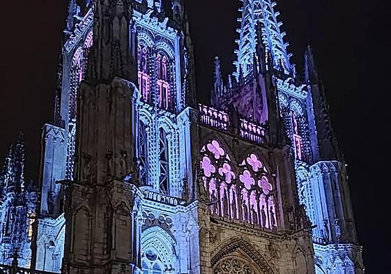 La actual iluminación de la catedral de Burgos se renovará este mes de marzo.