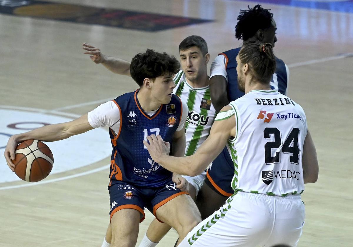 Partido entre el Tizona y el Real Betis Baloncesto.