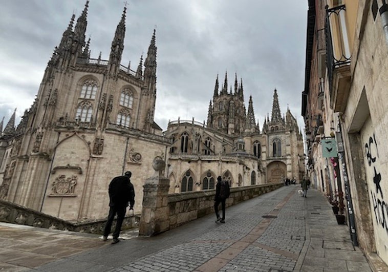 Calle Fernán González, en el Camino de Santiago y la Catedral.