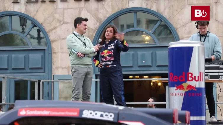 Burgos se rinde a la pilota Cristina Gutiérrez y su coche del Dakar