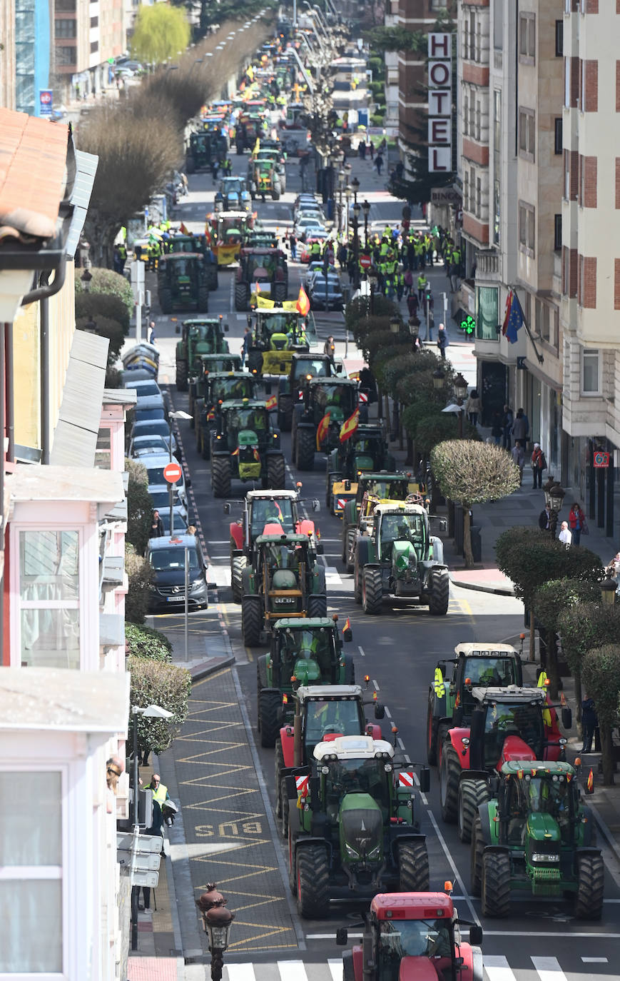 La tractorada por el centro de Burgos, en imágenes