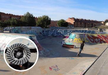 Los usuarios del skatepark de San Isidro se hartan y empiezan a reparar ellos mismos la pista