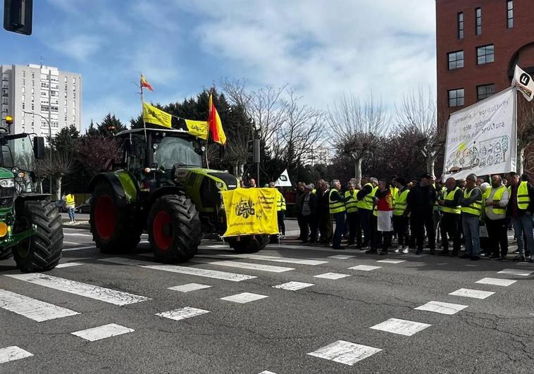 Los tractores han salido a las 9:30 en Burgos y tienen intención de finalizar a las 16 horas.