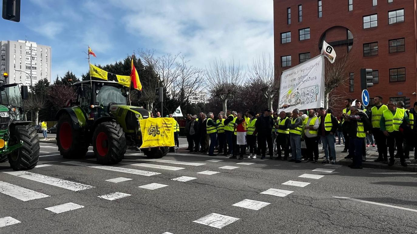 La tractorada por el centro de Burgos, en imágenes