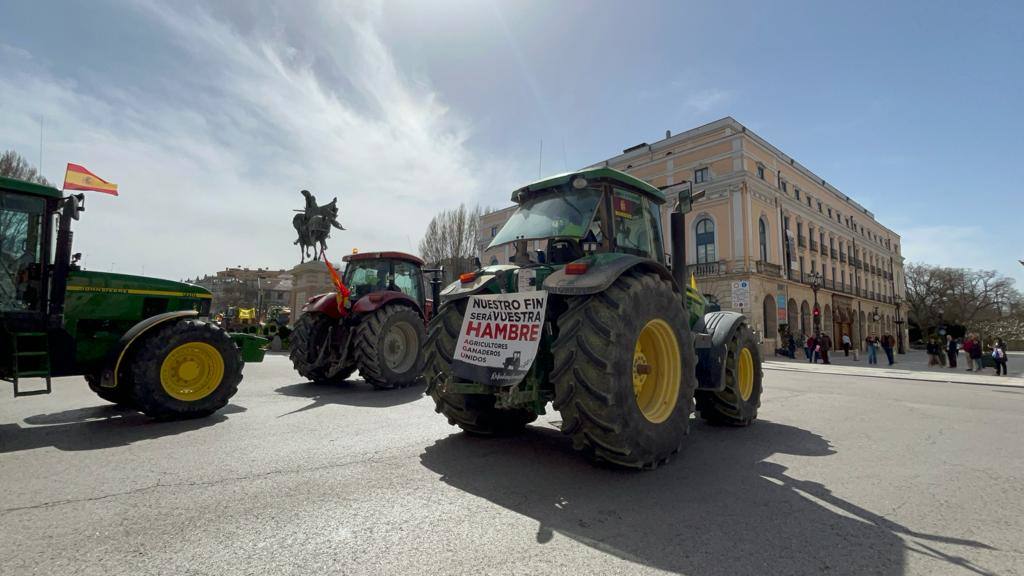 La tractorada por el centro de Burgos, en imágenes