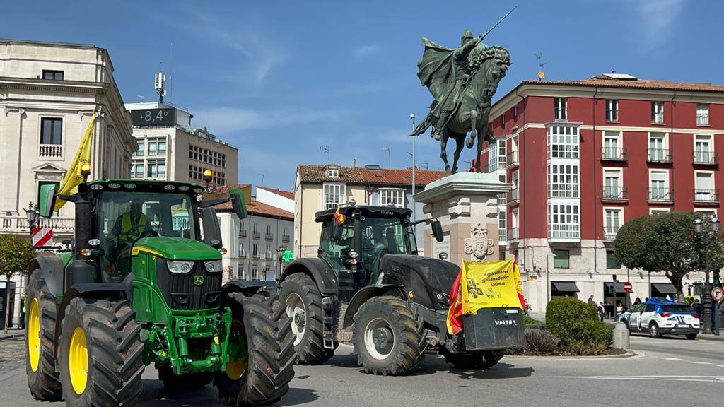 La tractorada por el centro de Burgos, en imágenes