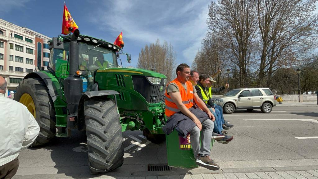 La tractorada por el centro de Burgos, en imágenes