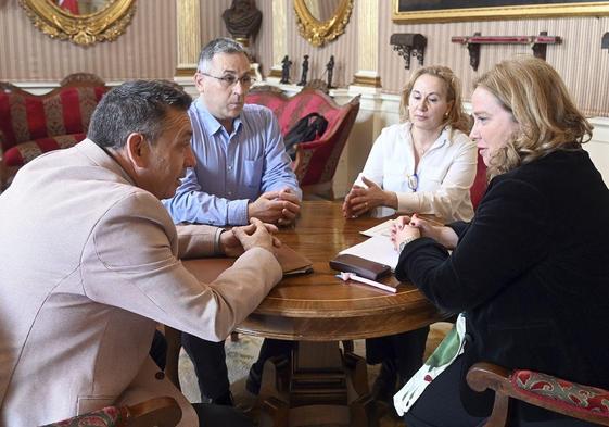 Cristina Ayala, en su reunión con los representantes sindicales.