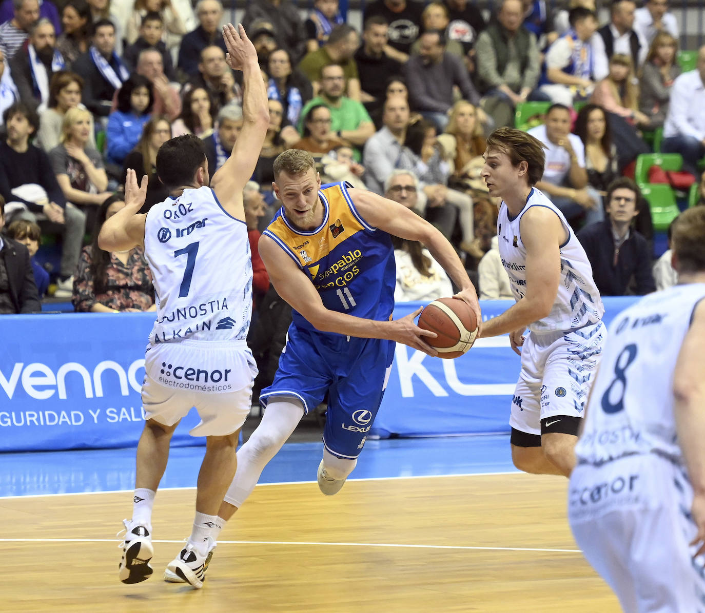 La victoria del San Pablo Burgos frente al Gipuzkoa Basket, en imágenes