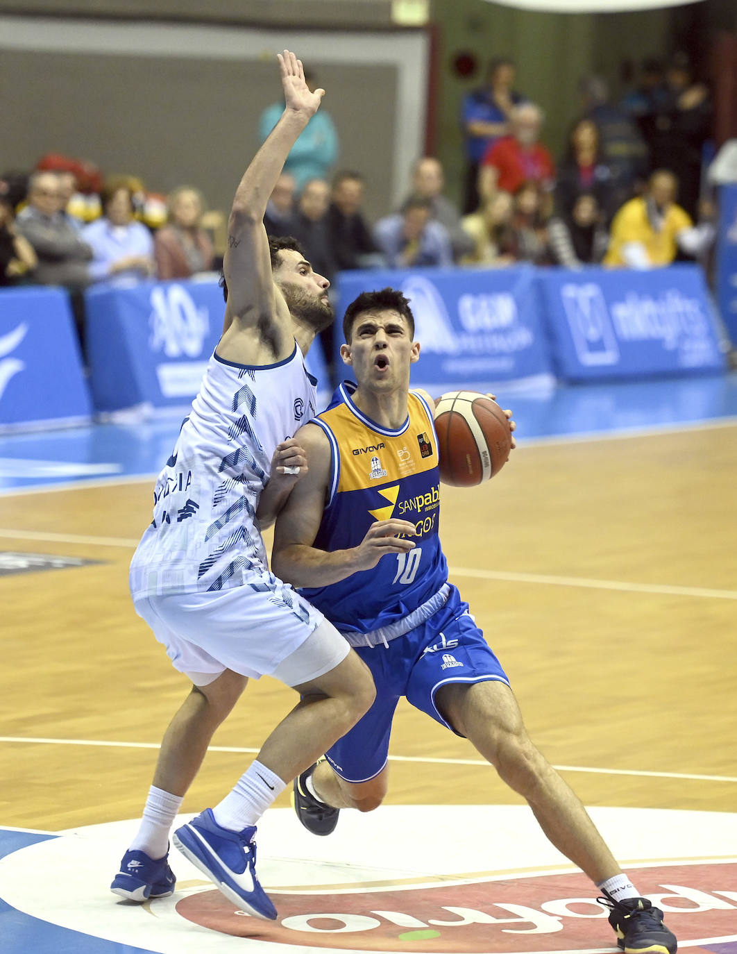 La victoria del San Pablo Burgos frente al Gipuzkoa Basket, en imágenes