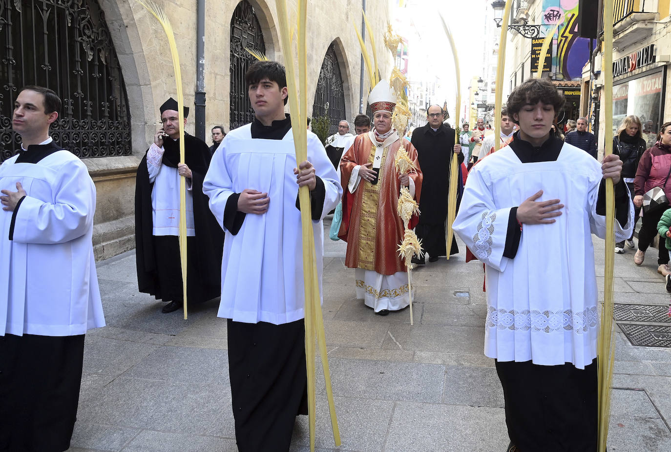 La salida de la procesión de la Borriquilla de Burgos, en imágenes